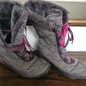 Columbia snow boots size 5 girls women